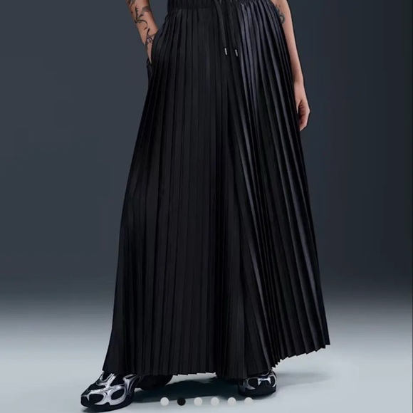 Nike Women's Black Pleated Track Pants - S - Picture 2 of 7